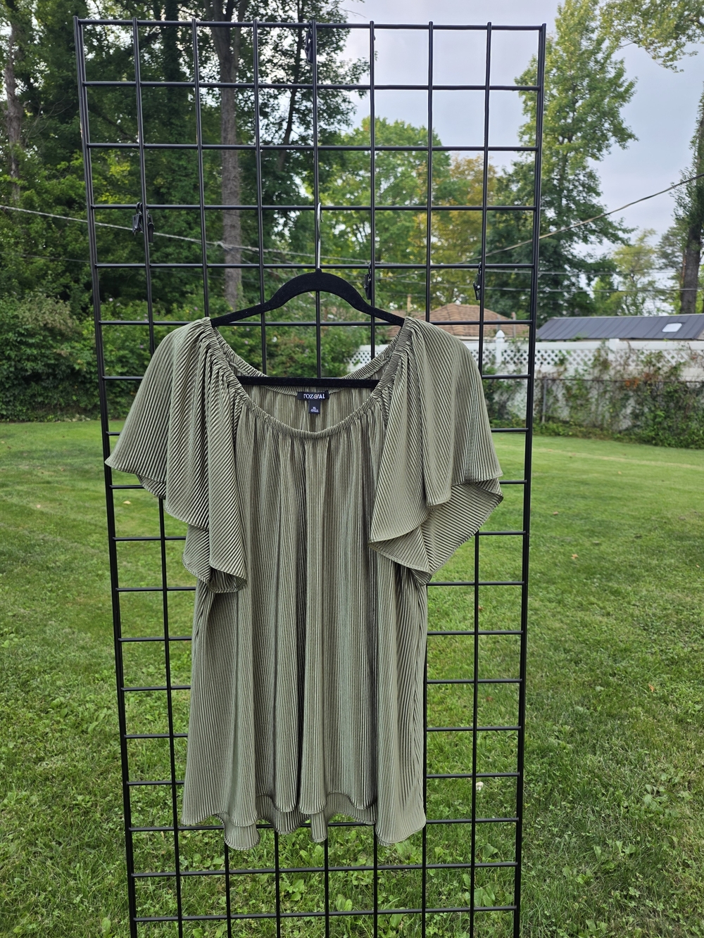 Roz & Ali Olive Green Pleated Blouse